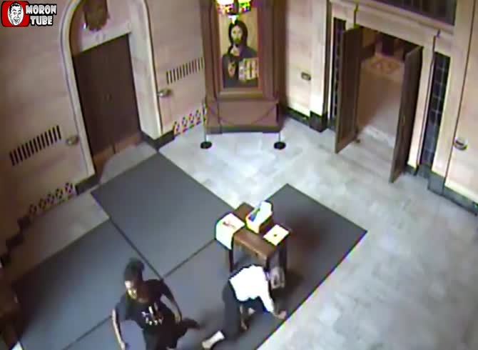 Video :An elderly woman is robbed at a church by two scoundrels